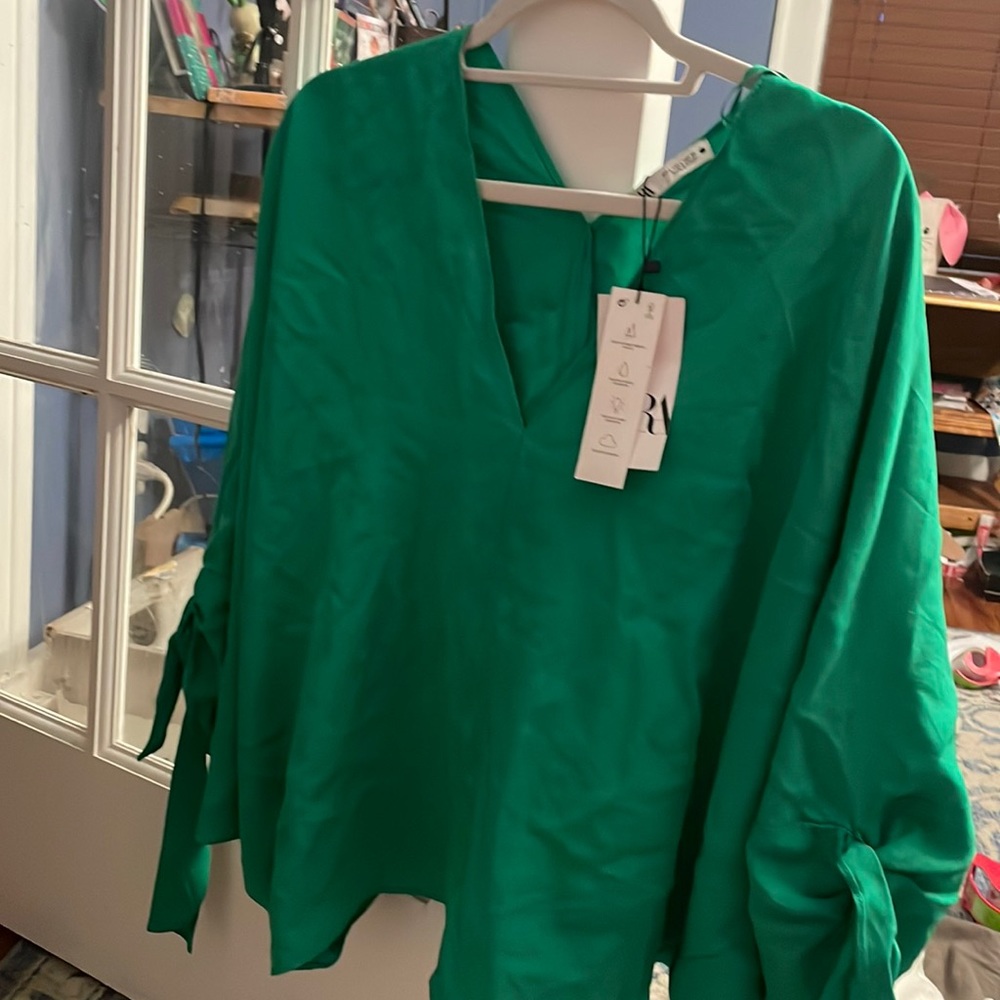 Nwt L Zara green v neck top 3/4 length sleeves